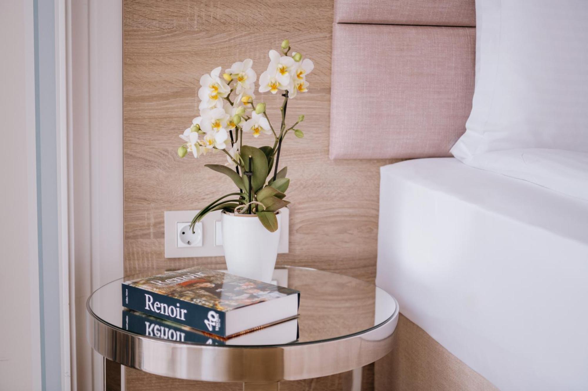 Impresamente Art Hotel Sofia Ngoại thất bức ảnh